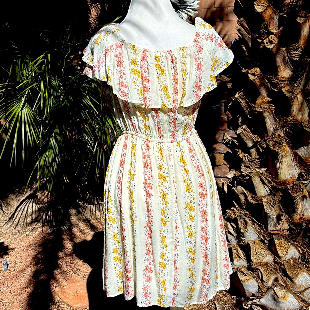 Hem & Thread Ruffle Floral Dress Size S - Picture 4 of 8